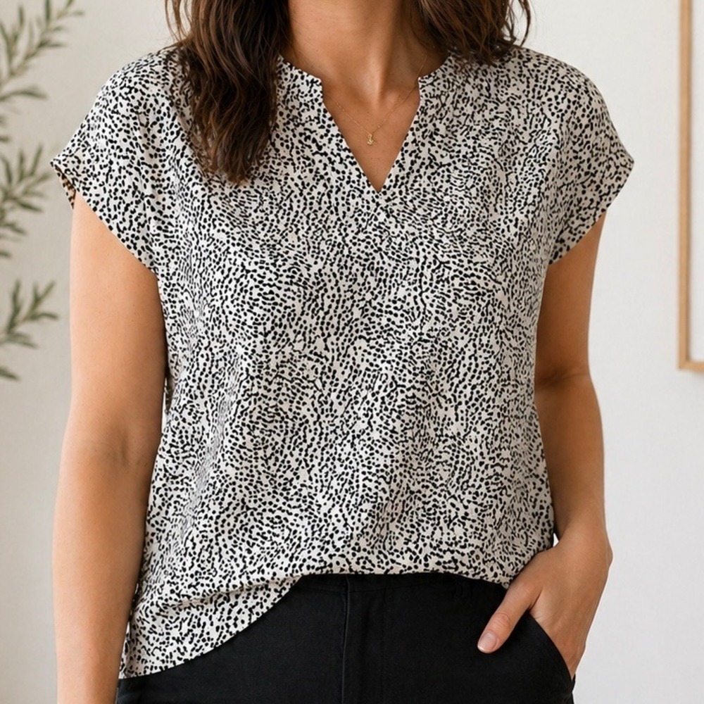 Liz Claiborne Womens XS Cream Black Abstract Dot V-Neck Cap Sleeve Rayon‎ Blouse